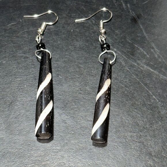 NWOT African Bone Dangling Round Carved Twist Earrings - Picture 2 of 6